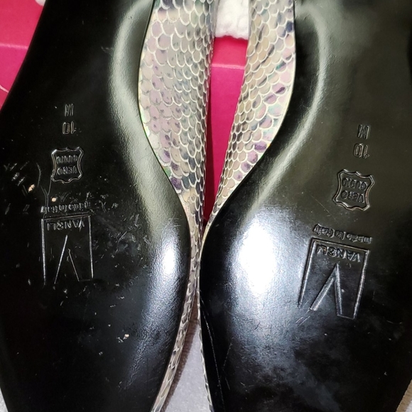 Vaneli Metalic Leather 10M 1" flats NIB - Picture 7 of 9